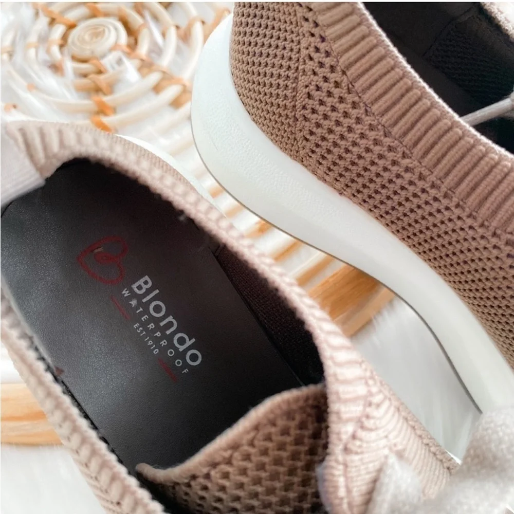 Blondo Dawson Waterproof Sneakers Taupe Tan Brown Lace Up Knit Stretch Platform